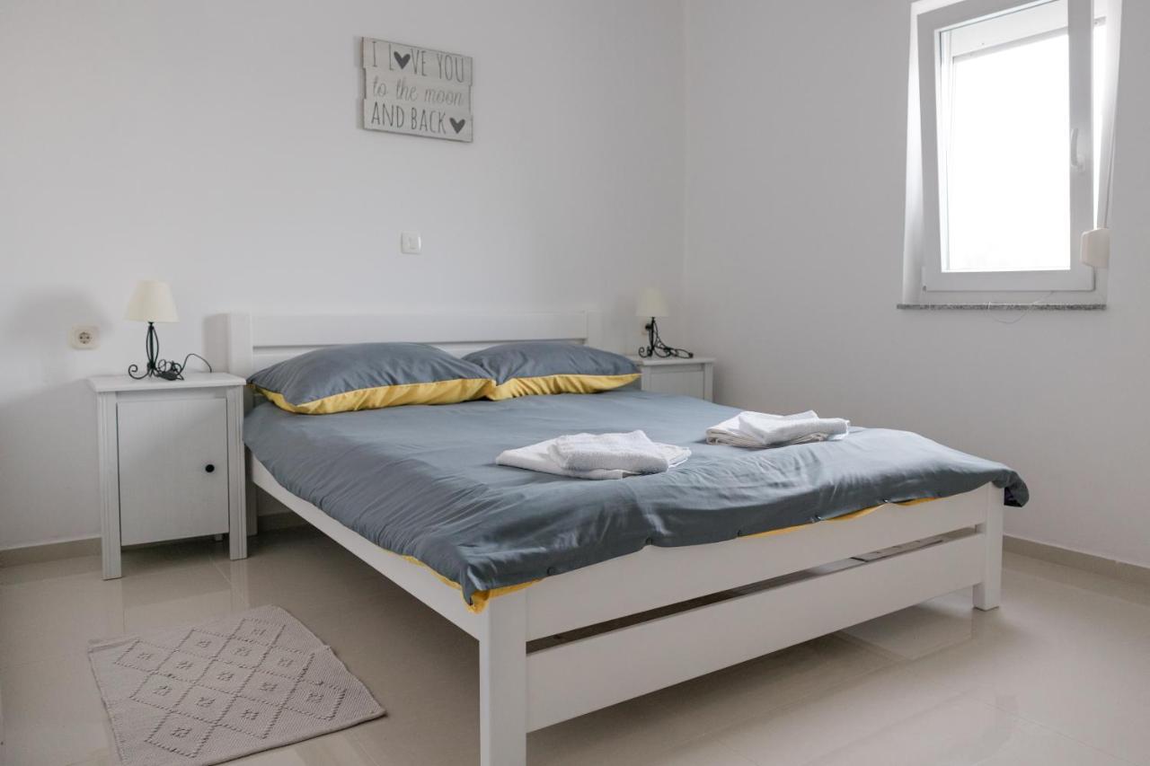 Apartments Zanic With Private Swimming Pool And Sea View Starigrad Paklenica Exteriör bild