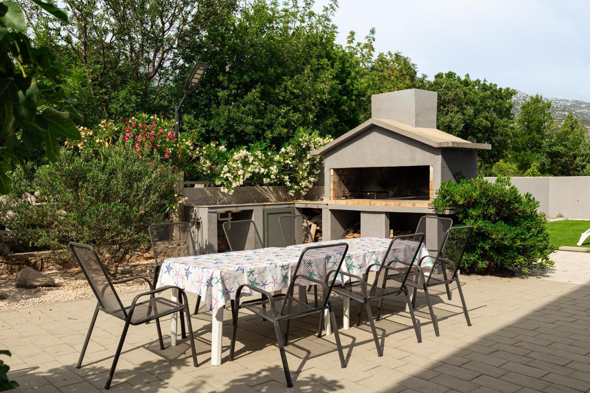 Apartments Zanic With Private Swimming Pool And Sea View Starigrad Paklenica Exteriör bild
